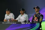 Foto zur News: Nico Rosberg (Mercedes), Lewis Hamilton (Mercedes) und Daniel Ricciardo (Red Bull)