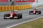 Foto zur News: Kimi Räikkönen (Ferrari) und Fernando Alonso (Ferrari)