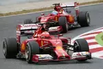 Foto zur News: Fernando Alonso (Ferrari) und Kimi Räikkönen (Ferrari)