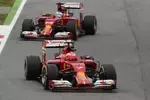 Foto zur News: Fernando Alonso (Ferrari) und Kimi Räikkönen (Ferrari)