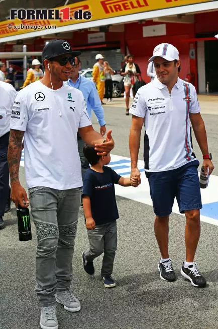 Foto zur News: Lewis Hamilton (Mercedes) und Felipe Massa (Williams)