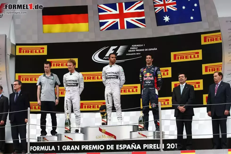 Foto zur News: Lewis Hamilton (Mercedes), Nico Rosberg (Mercedes) und Daniel Ricciardo (Red Bull)