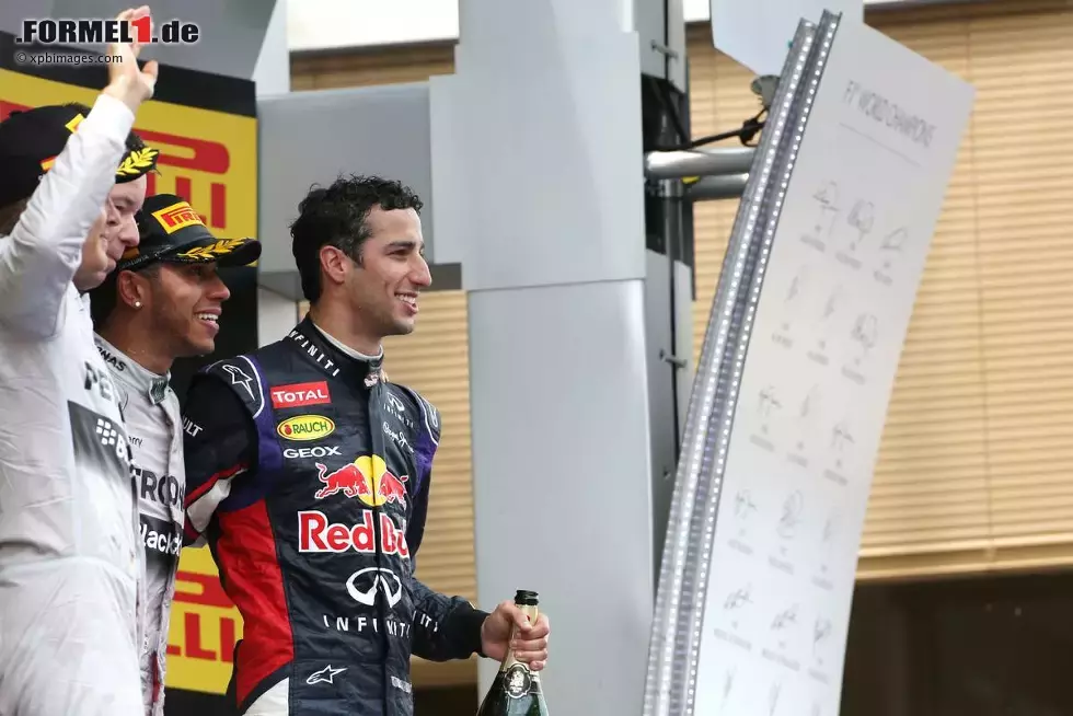 Foto zur News: Lewis Hamilton (Mercedes) und Daniel Ricciardo (Red Bull)