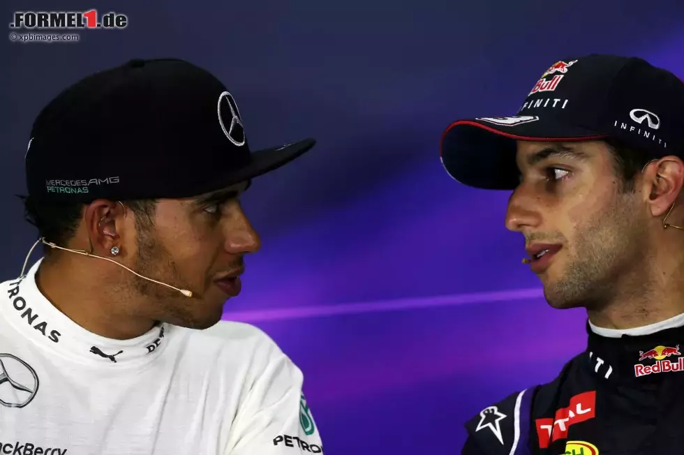 Foto zur News: Lewis Hamilton (Mercedes) und Daniel Ricciardo (Red Bull)