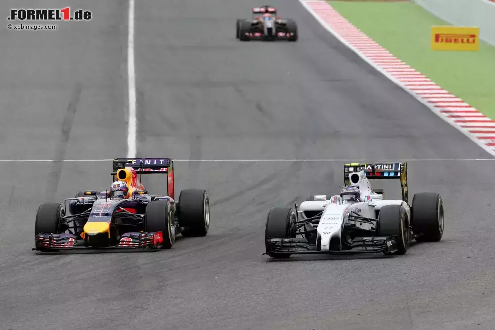 Foto zur News: Daniel Ricciardo (Red Bull) und Valtteri Bottas (Williams)