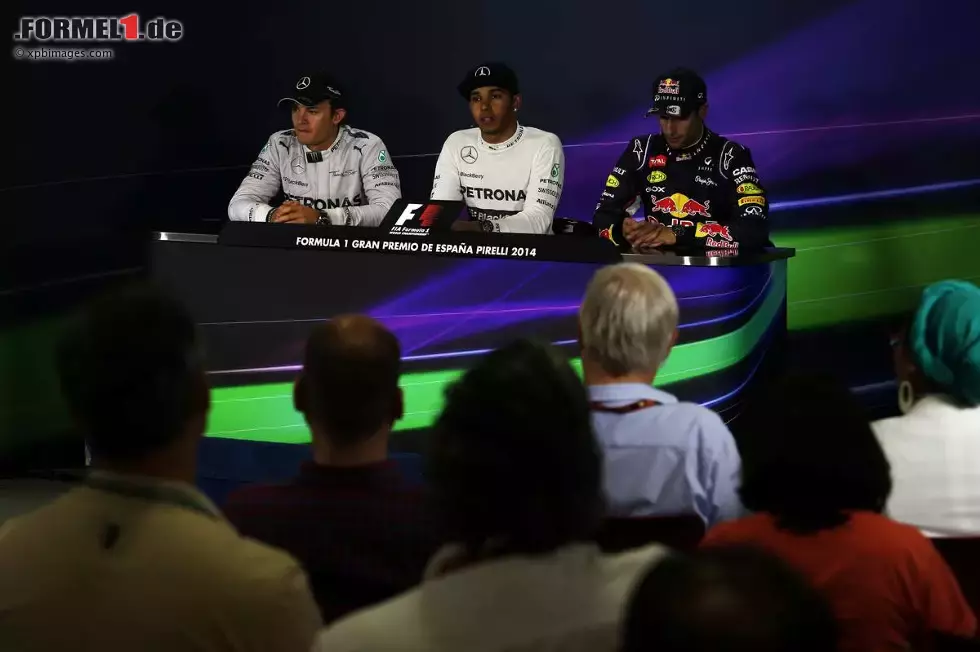 Foto zur News: Nico Rosberg (Mercedes), Lewis Hamilton (Mercedes) und Daniel Ricciardo (Red Bull)