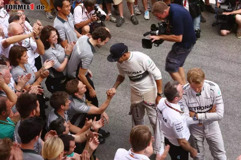 Foto zur News: Lewis Hamilton (Mercedes) und Nico Rosberg (Mercedes)