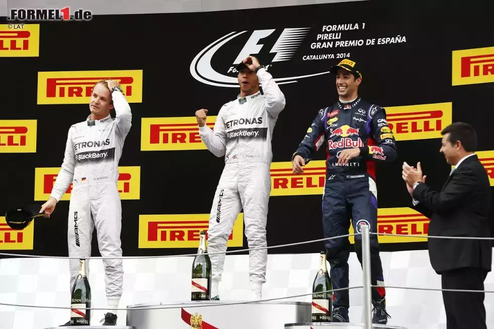 Foto zur News: Lewis Hamilton (Mercedes), Nico Rosberg (Mercedes) und Daniel Ricciardo (Red Bull)