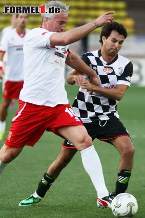 Foto zur News: Auf dem Spielfeld wurde sich nichts geschenkt: Force-India-Pilot Sergio Perez legte sich mächtig ins Zeug