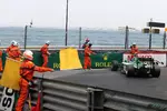 Foto zur News: Marcus Ericsson (Caterham) landete am Ende des zweiten Trainings in den Leitplanken