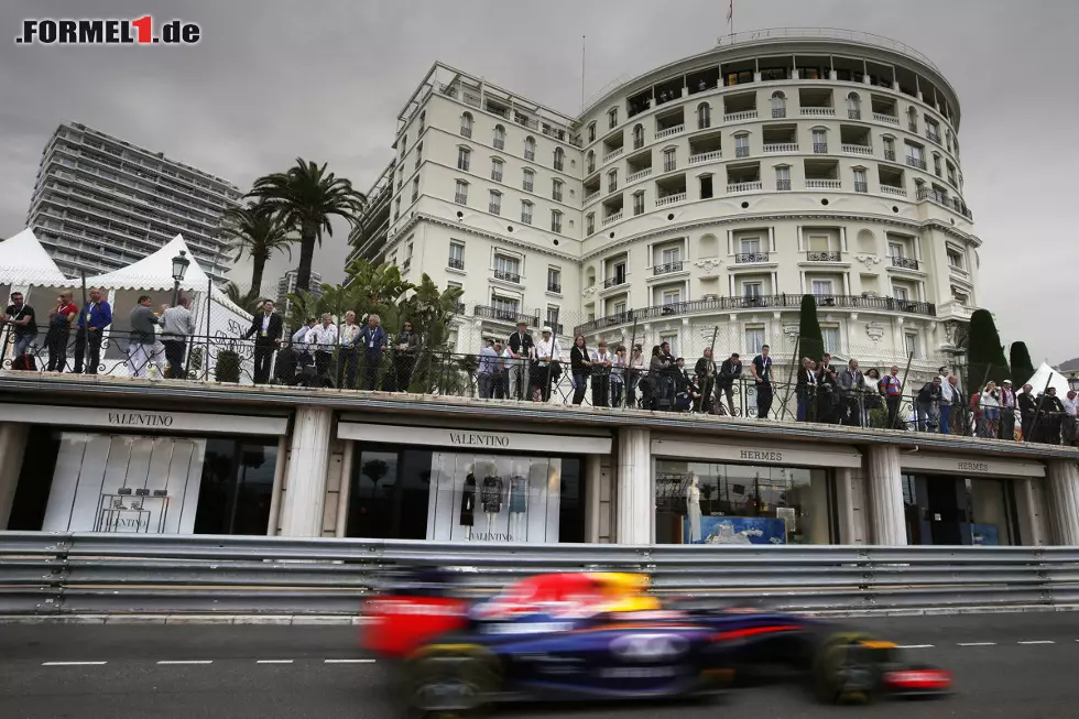 Foto zur News: Für Sebastian Vettel lief es erneut etwas besser. Der Champion war mit 0,535 Sekunden Abstand auf die Bestzeit auf der dritten Position zu finden.