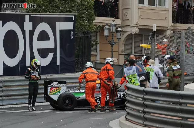 Foto zur News: Zum ersten Mal kam das Safety-Car zum Einsatz, nachdem Sergio Perez gleich in der ersten Runde in den Leitplanken gelandet war.