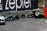 Foto zur News: Nico Rosberg (Mercedes), Lewis Hamilton (Mercedes) und Sergio Perez (Force India)