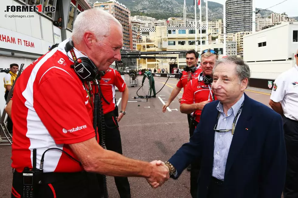 Foto zur News: FIA-Präsident Jean Todt gratuliert John Booth zu den ersten Punkten für Marussia