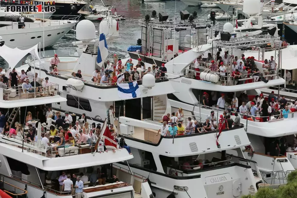 Foto zur News: Volle Boote im Hafen