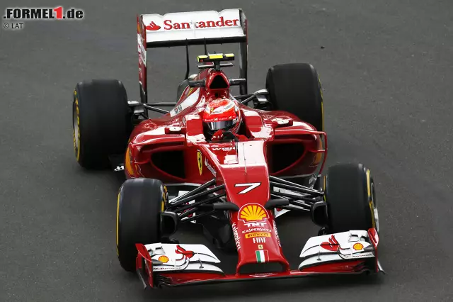 Foto zur News: Bei Ferrari hatte Kimi Räikkönen auf dem vierten Rang (+0,530 Sekunden) die Nase im teaminternen Duell vorn. Da kann man dem Finnen einen Anfängerdreher verzeihen...