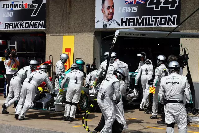 Foto zur News: Für Lewis Hamilton war der Kanada-Grand-Prix vorzeitig gelaufen