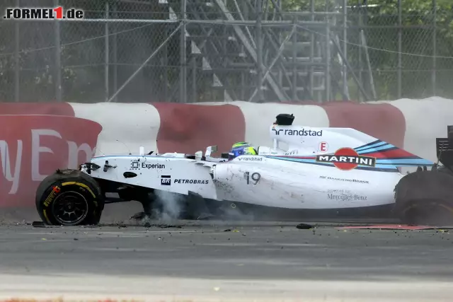 Foto zur News: ... Felipe Massa. Beide krachen in die Reifenstapel, verletzten sich dabei aber glücklicherweise nicht.