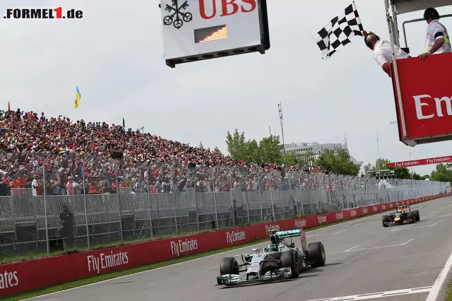 Foto zur News: Nico Rosberg beim Überqueren der Ziellinie in Montreal