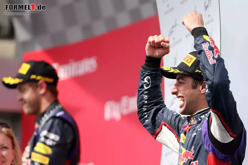 Foto zur News: Daniel Ricciardo (Red Bull) und Sebastian Vettel (Red Bull)