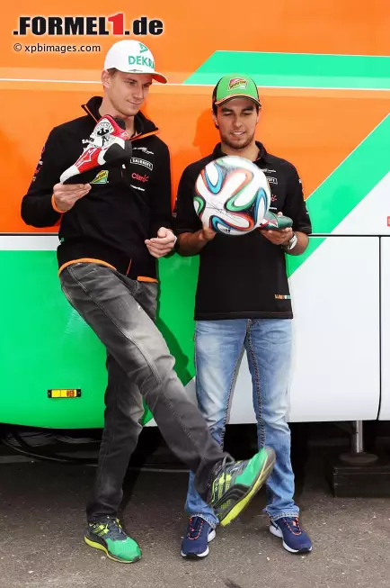 Foto zur News: Nico Hülkenberg (Force India) und Sergio Perez (Force India)