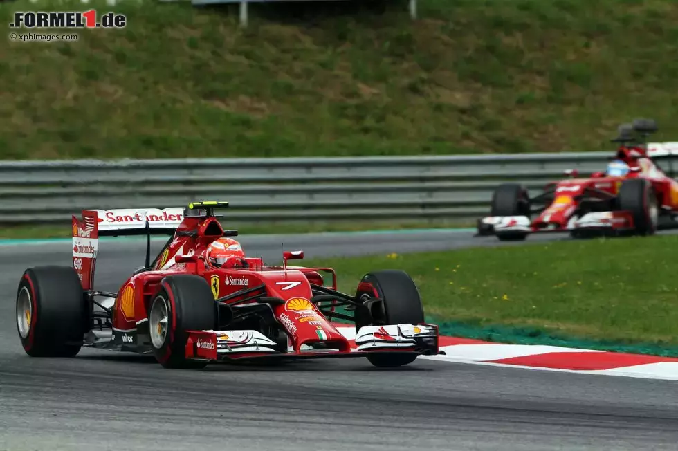 Foto zur News: Fernando Alonso (Ferrari) und Kimi Räikkönen (Ferrari)