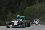 Foto zur News: Nico Rosberg (Mercedes) und Lewis Hamilton (Mercedes)