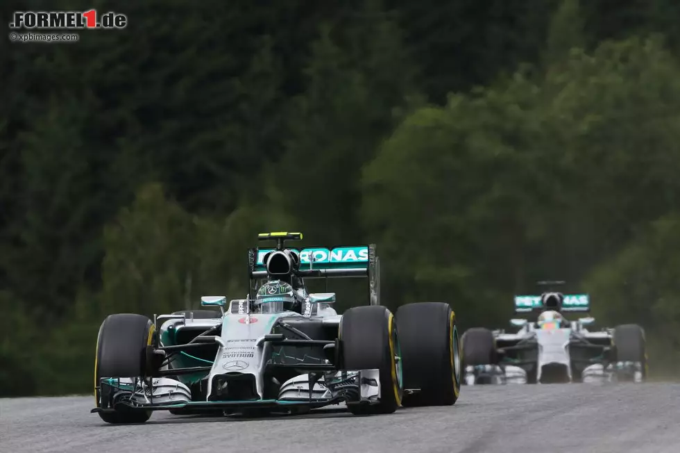 Foto zur News: Nico Rosberg (Mercedes) und Lewis Hamilton (Mercedes)