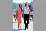 Foto zur News: Jenson Button (McLaren) mit Freundin Jessica Michibata