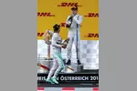 Foto zur News: Nico Rosberg (Mercedes) und Valtteri Bottas (Williams)