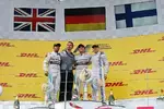 Foto zur News: Nico Rosberg (Mercedes), Lewis Hamilton (Mercedes) und Daniel Ricciardo (Red Bull)