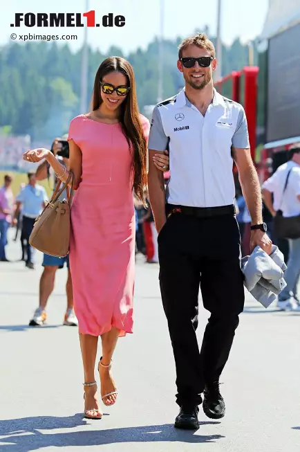 Foto zur News: Jenson Button (McLaren) mit Freundin Jessica Michibata