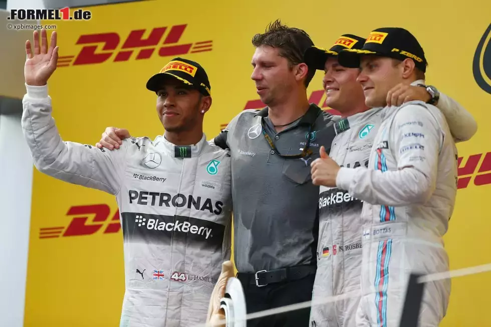 Foto zur News: Nico Rosberg (Mercedes), Lewis Hamilton (Mercedes) und Valtteri Bottas (Williams)