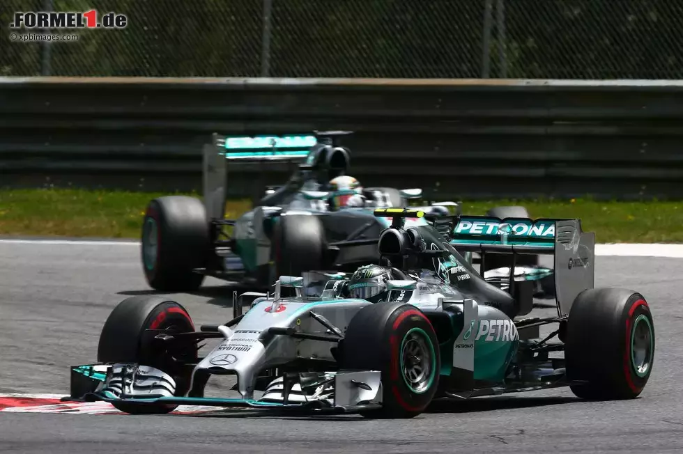 Foto zur News: Nico Rosberg (Mercedes) und Lewis Hamilton (Mercedes)