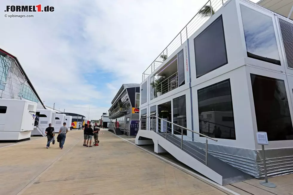 Foto zur News: Neues Motorhome des Williams-Teams