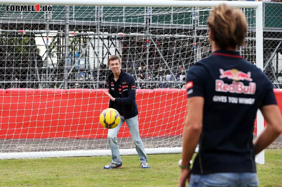 Foto zur News: Jean-Eric Vergne (Toro Rosso) und Daniil Kwjat (Toro Rosso)