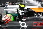 Foto zur News: Lewis Hamilton (Mercedes) und Sergio Perez (Force India)