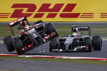 Gallerie: Esteban Gutierrez (Sauber) rammt Pastor Maldonado (Lotus)