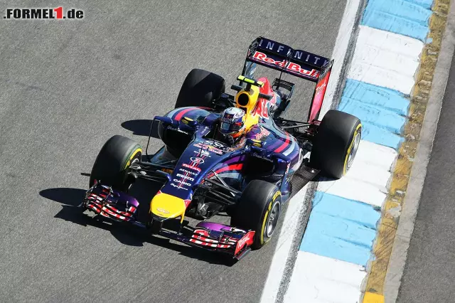 Foto zur News: Bester Verfolger war am Vormittag Ferrari, am Nachmittag Daniel Ricciardo im Red Bull. Dem Australier fehlten 0,102 Sekunden auf den Bestwert. Das war auch schon mal mehr!