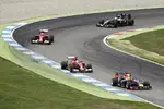 Foto zur News: Sebastian Vettel (Red Bull), Fernando Alonso (Ferrari), Kimi Räikkönen (Ferrari) und Adrian Sutil (Sauber)