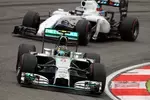 Foto zur News: Nico Rosberg (Mercedes) und Valtteri Bottas (Williams)