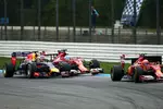 Foto zur News: Fernando Alonso (Ferrari), Sebastian Vettel (Red Bull) und Kimi Räikkönen (Ferrari)