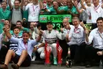 Foto zur News: Nico Rosberg (Mercedes) und Lewis Hamilton (Mercedes)