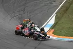 Foto zur News: Daniil Kwjat (Toro Rosso) und Sergio Perez (Force India)