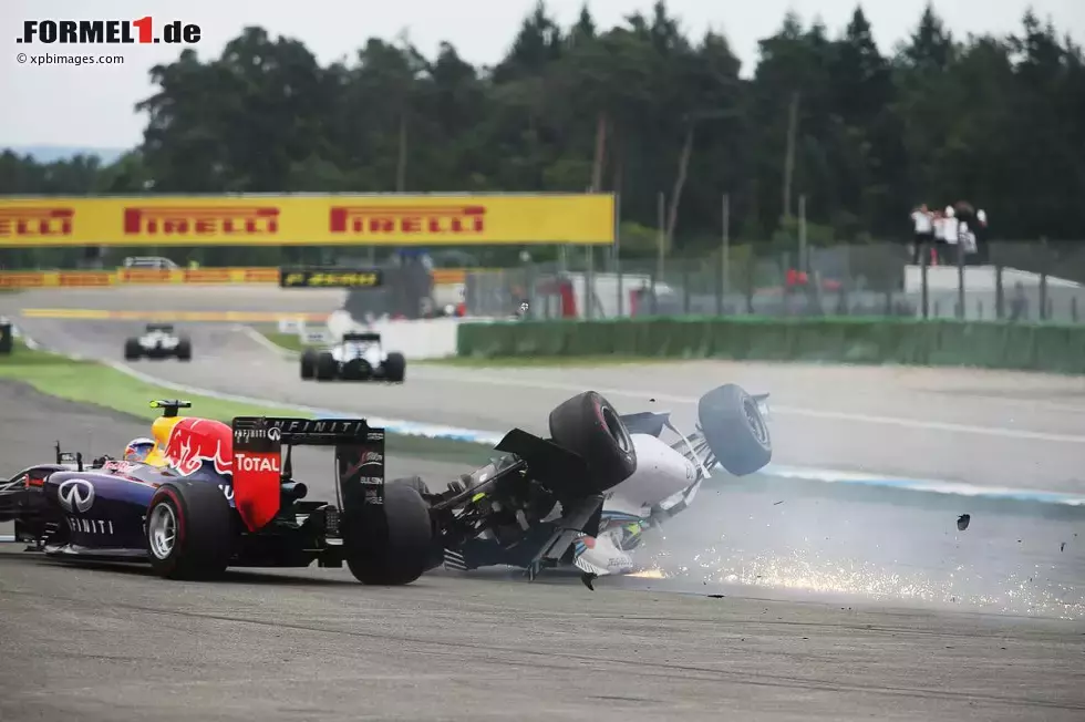 Foto zur News: Felipe Massa (Williams) und Daniel Ricciardo (Red Bull)