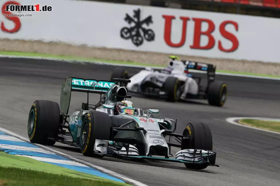 Foto zur News: Lewis Hamilton (Mercedes) und Valtteri Bottas (Williams)