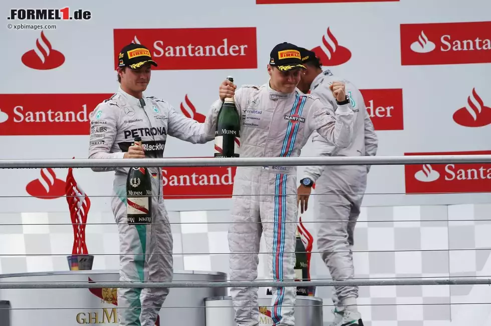 Foto zur News: Valtteri Bottas (Williams), Nico Rosberg (Mercedes) und Lewis Hamilton (Mercedes)