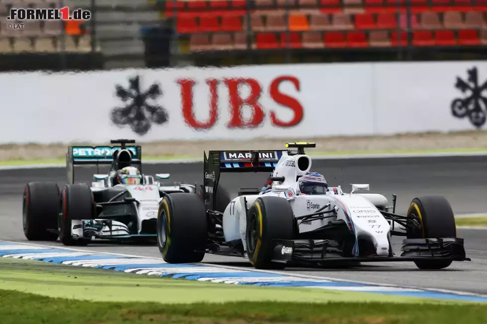 Foto zur News: Valtteri Bottas (Williams) und Lewis Hamilton (Mercedes)