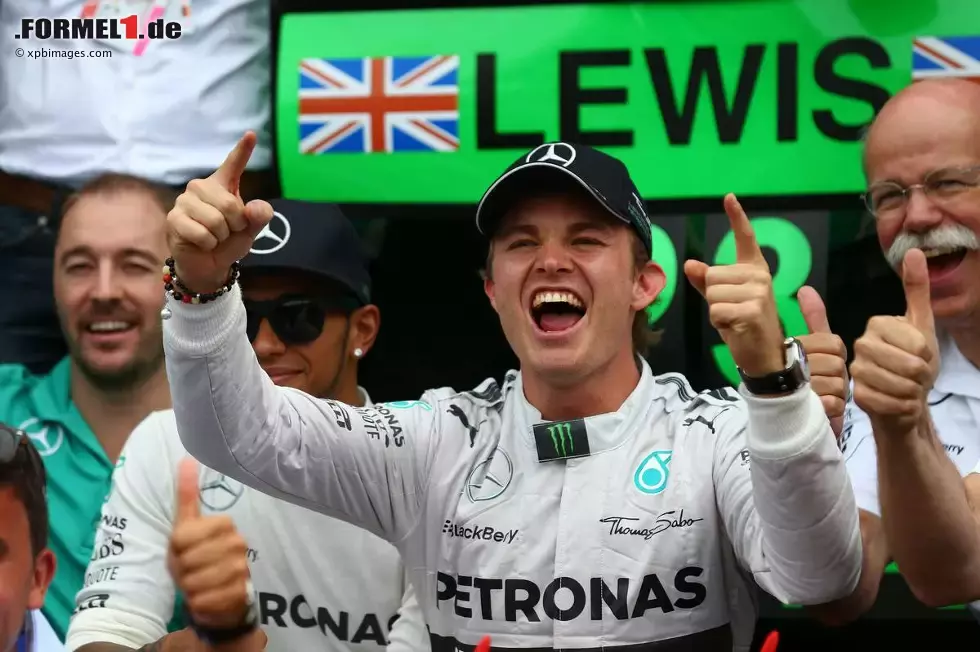 Foto zur News: Nico Rosberg (Mercedes) und Lewis Hamilton (Mercedes)