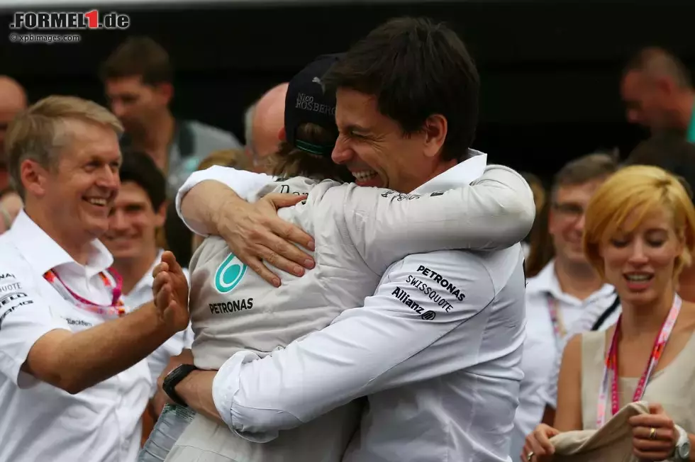 Foto zur News: Nico Rosberg (Mercedes) und Toto Wolff